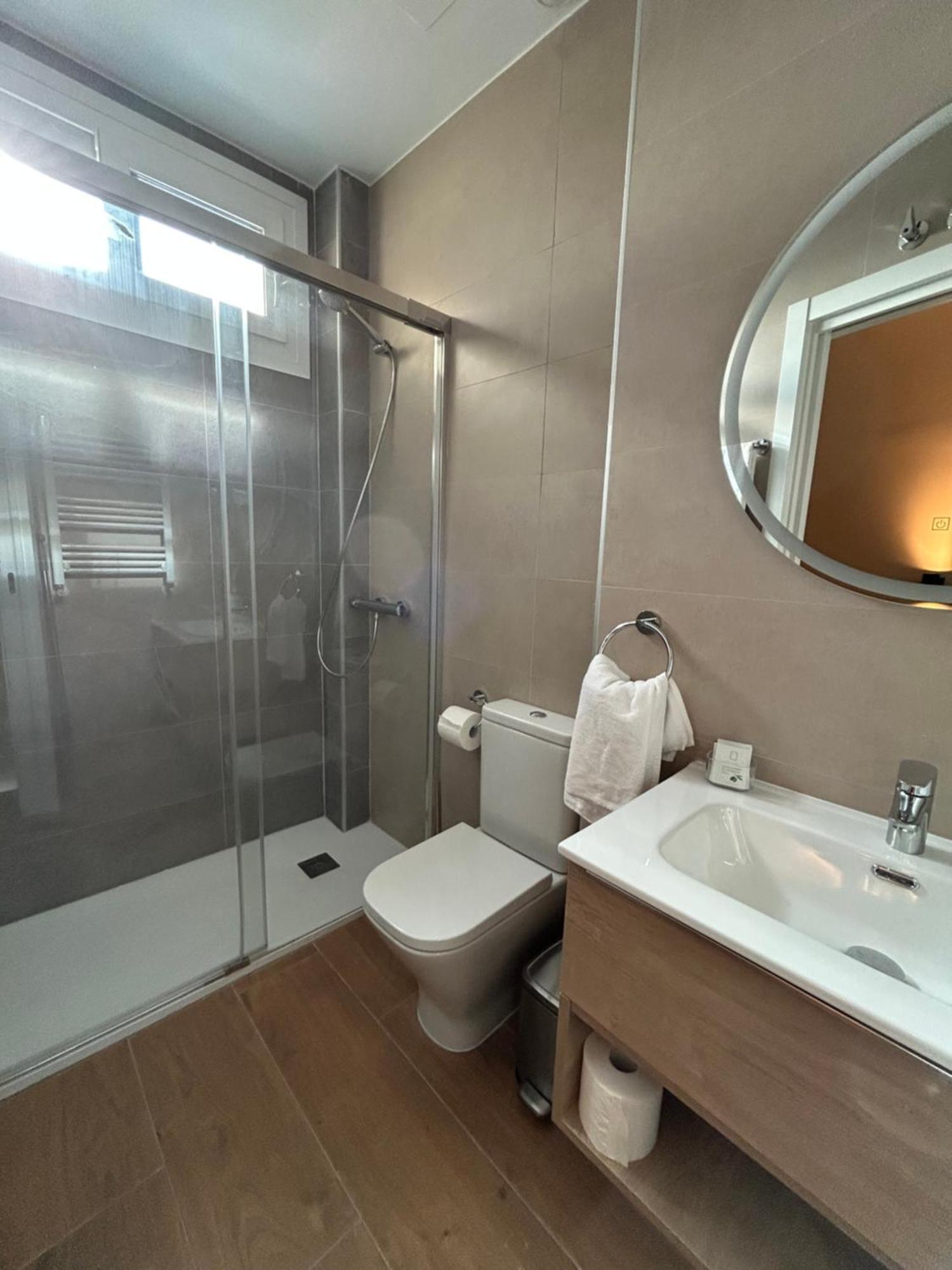 Apartamentos Turisticos Aeropuerto Barajas Madrid Eksteriør bilde
